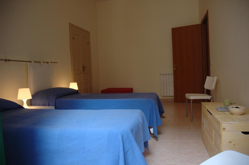 B&B Caravaggio Siracusa 200 Metres From Ortigia Syracuse Room photo